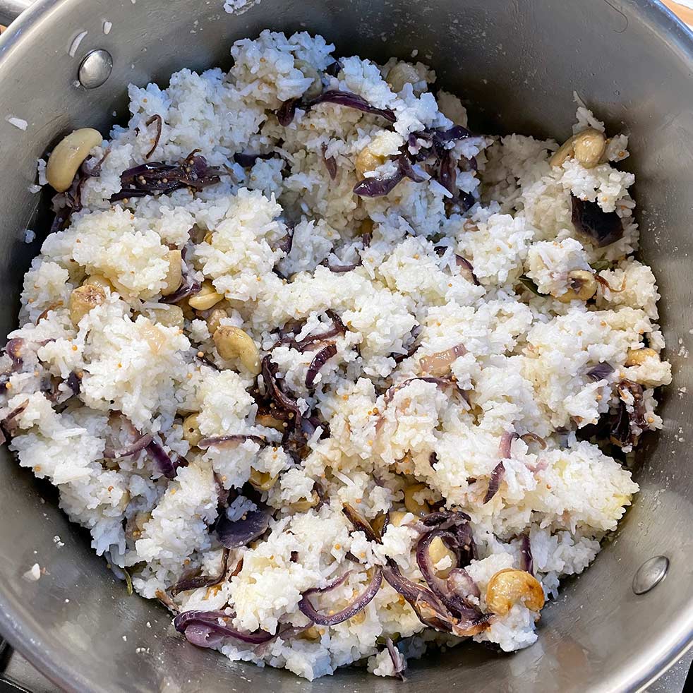 Onion and caschew rice