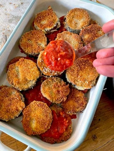 Aubergine slices fried adding sauce