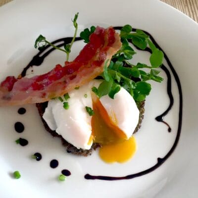 Poached egg on pea pancake