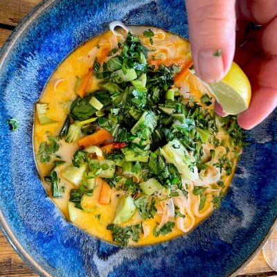 Prawn khao soi in JET pottery bowl