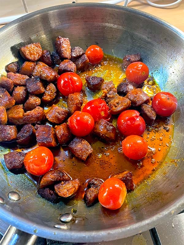 Frying tomato and chorizo