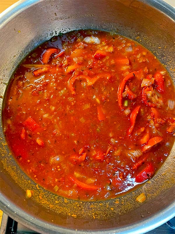 Cooked goulash sauce