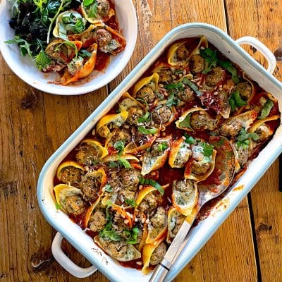 Pasta shells with ricotta and chicken meatballs
