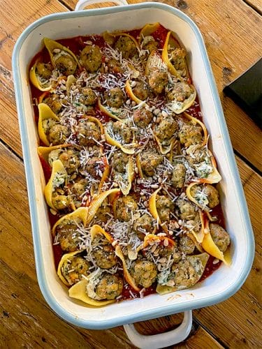 Pasta shells with ricotta and chicken meatballs served
