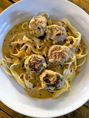 Chicken meatballs with Cajun sauce with pasta