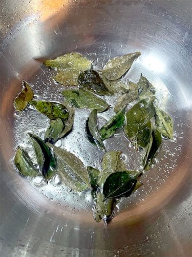Frying curry leaves